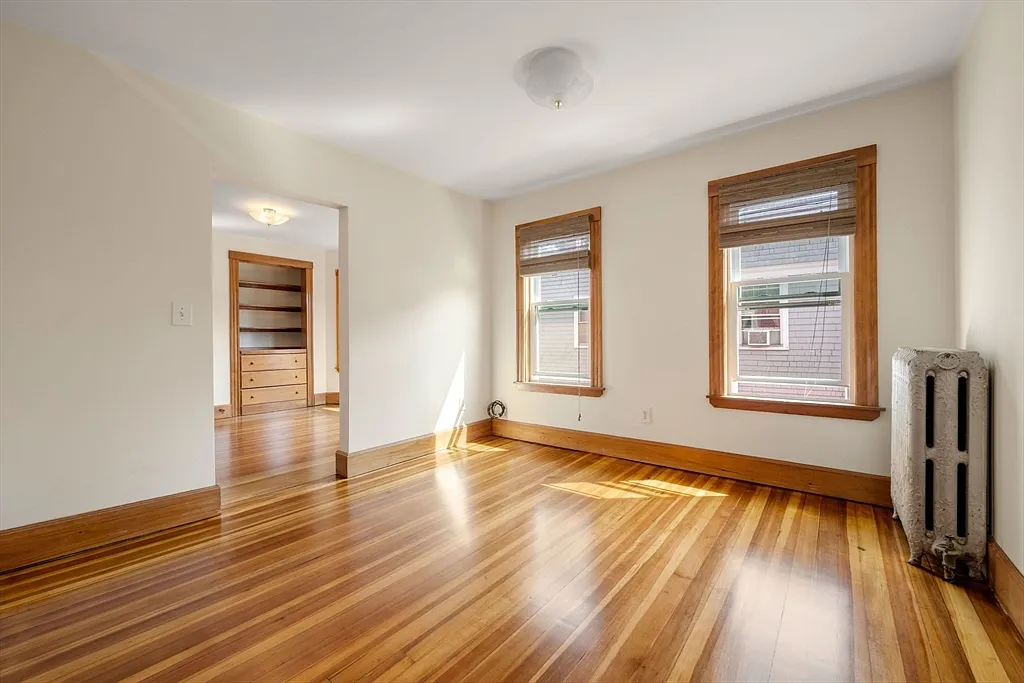 3 bed, 1.0 bath, 1100 sqft, $3,600 — Photo 3