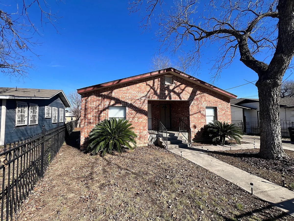 Building Photo - 807 E Southcross Blvd