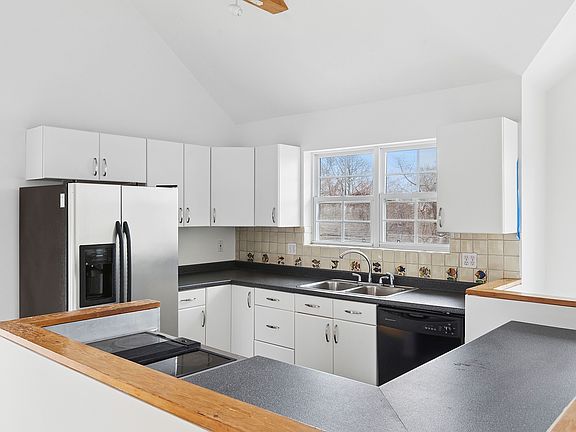 4th image of 12 Furness Rd