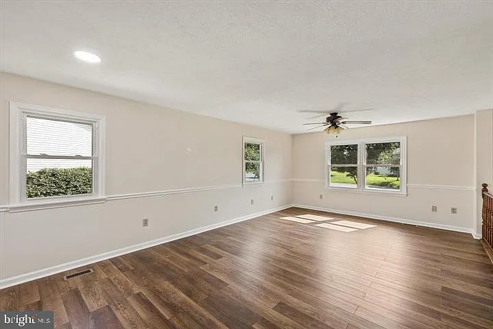 136 Nightingale Ave — Photo 8