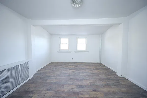 Sold by Momentum Real Estate LLC | media 6