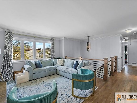 3rd image of 275 Alden Ave