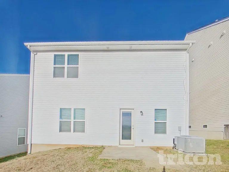 11335 Breezehill Ln — Photo 16