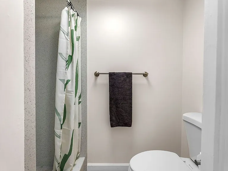 731 Amana St #703 — Photo 58