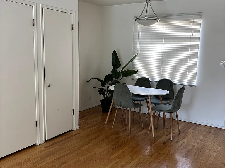 2364 Walgrove Ave #5 — Photo 14