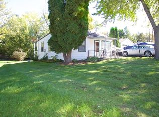 412 Lake Shore Blvd, Wauconda, IL 60084
