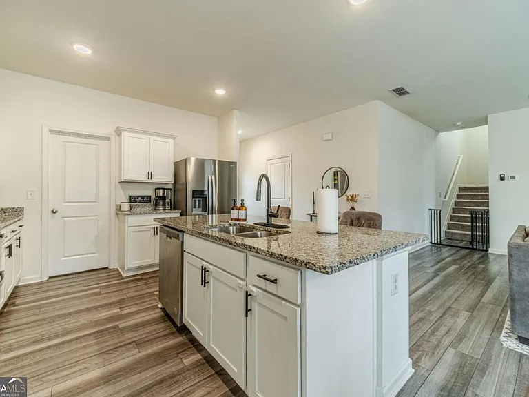 222 Knightsbridge Ln — Photo 6