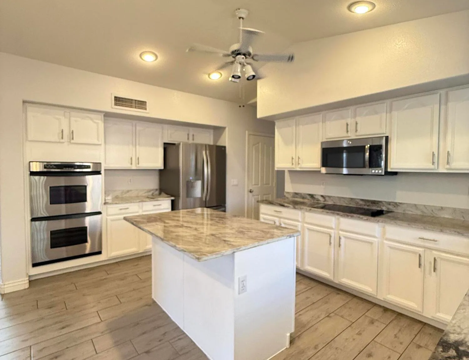 4 bed, 2.0 bath, 2263 sqft, $3,000 — Photo 2