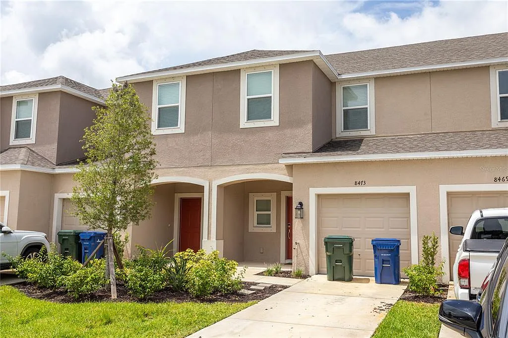 3 bed, 2.5 bath, 1417 sqft, $2,499 — Photo 2