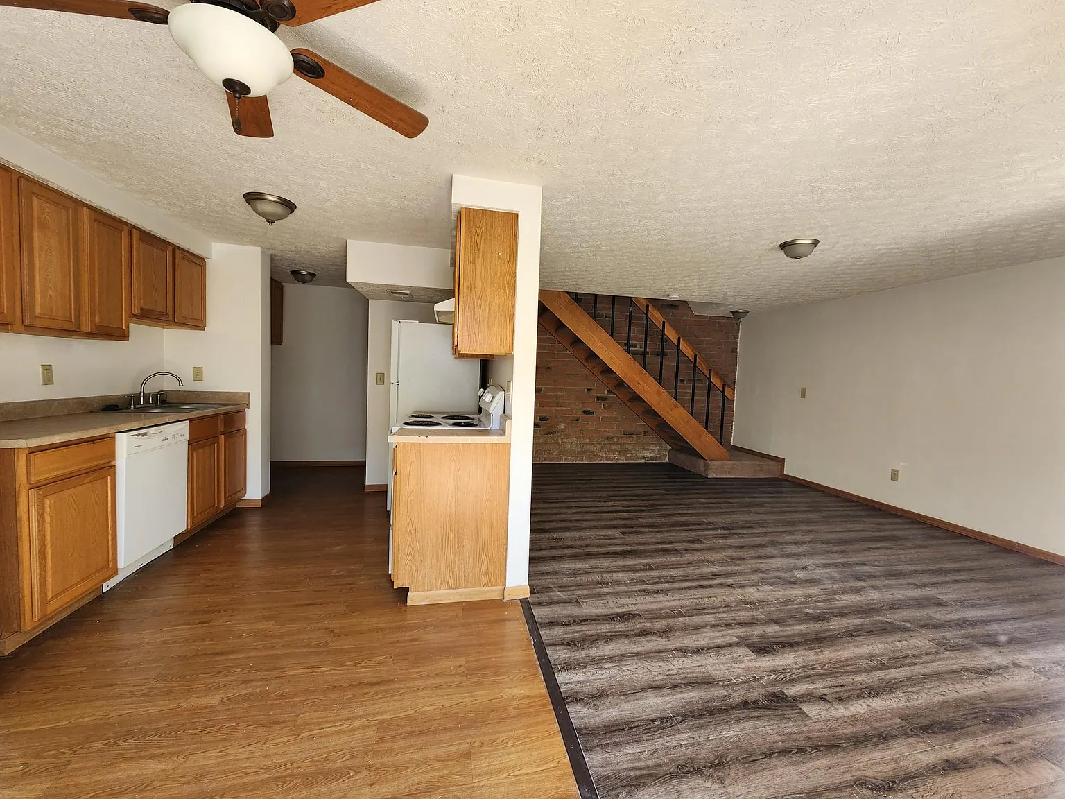 2 bed, 960 sqft, $1,200 — Photo 2