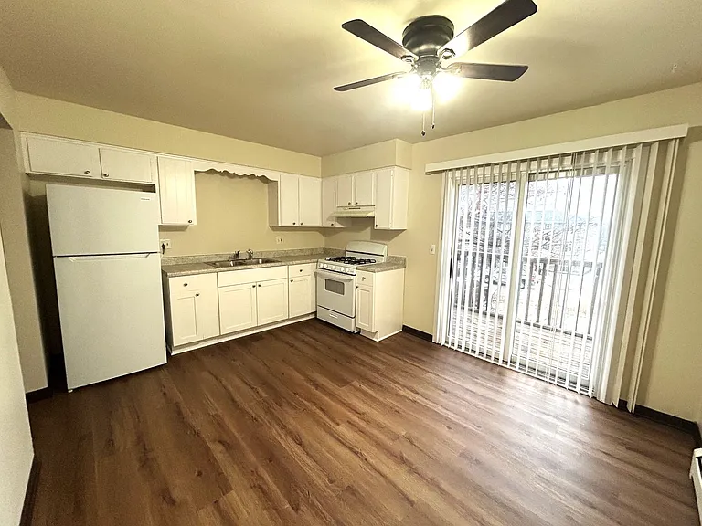 1300 Getzelman Dr — Photo 3