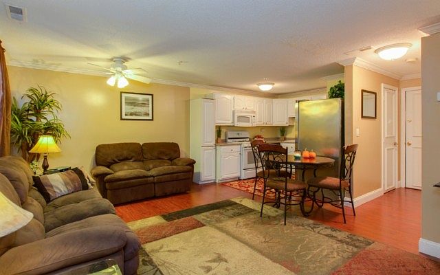 1st image of 515 Elmwood Dr #515
