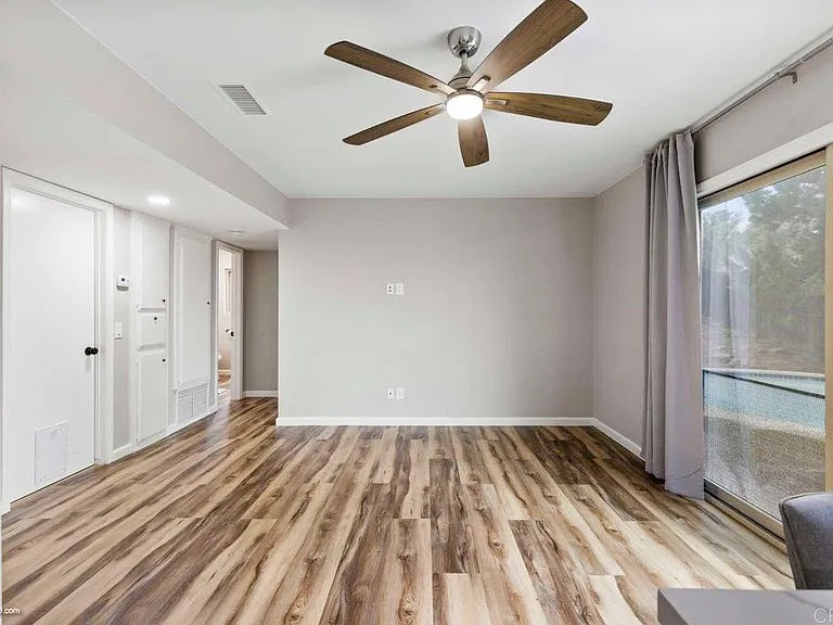1870 Jeffrey Ave — Photo 16