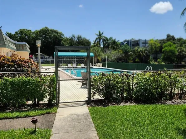 4100 N 58th Ave APT 207, Hollywood, FL 33021