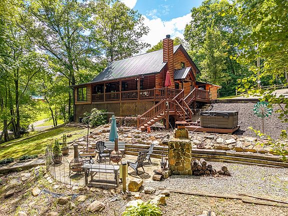 3rd image of 28 Wood Ln