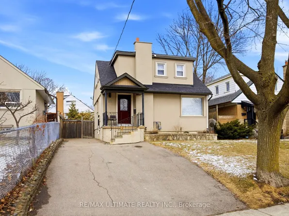 38 Clearbrooke Cir, Toronto, ON M9W 2E4