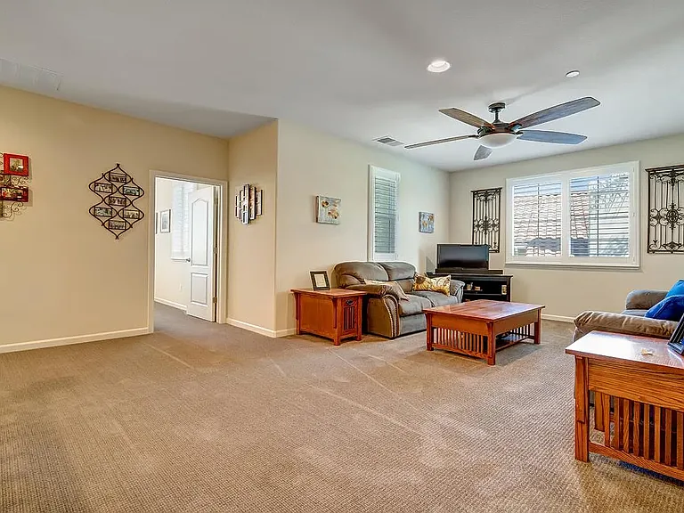 15840 Piazza Way — Photo 16