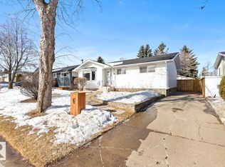 6 Applewood Rd, Strathcona County, AB T8A 0L3