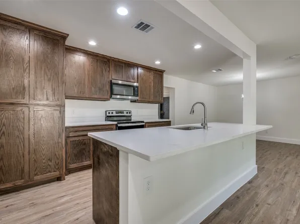 402 W 15th St, Irving, TX 75060