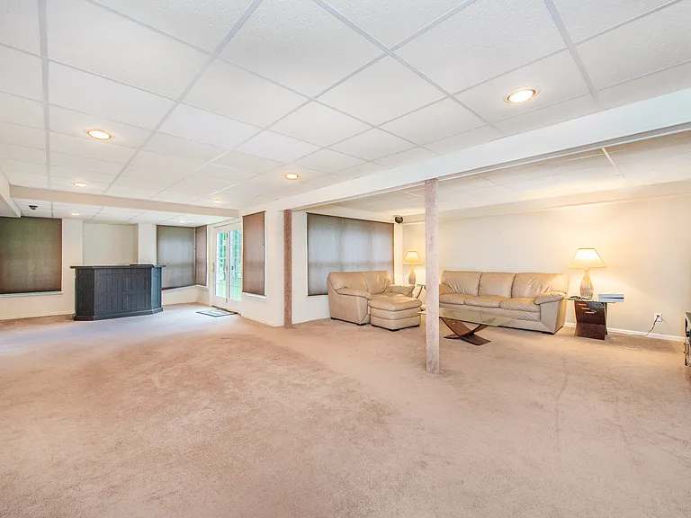 Briar Ct — Photo 20