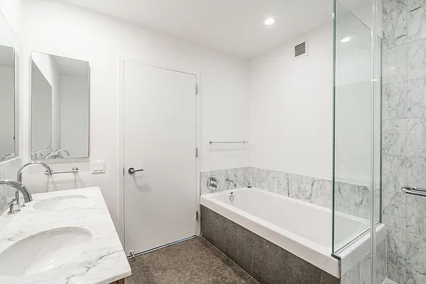 Rented by Lisa Management | media 20