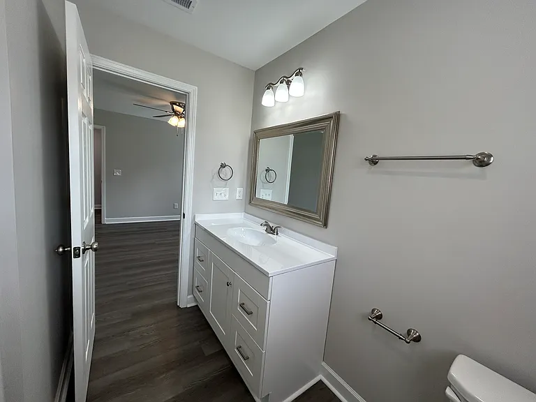 410 Kendall St — Photo 16