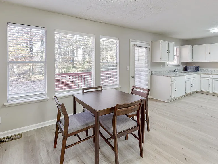 410 Lake Dylan Ct — Photo 12