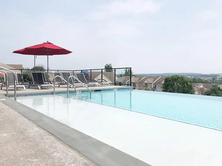 luxor-pool