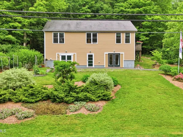 26 Mahkeenac Rd, Stockbridge, MA 01262