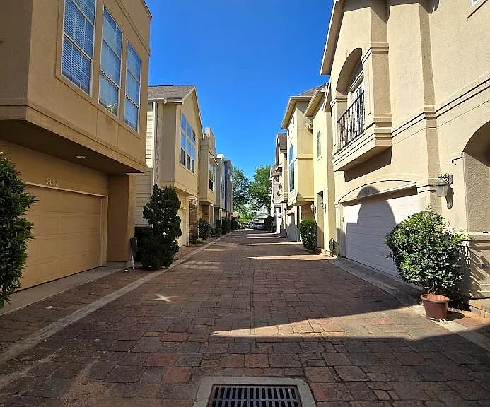 3440 Cline St — Photo 3