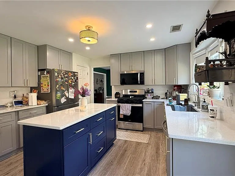 100 Taylors Spring Ct — Photo 8
