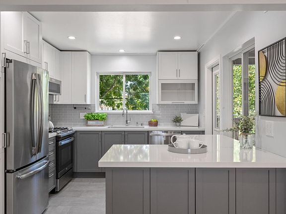 3rd image of 388 Everett Ave