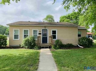 200 E Hemlock St, Beresford, SD 57004