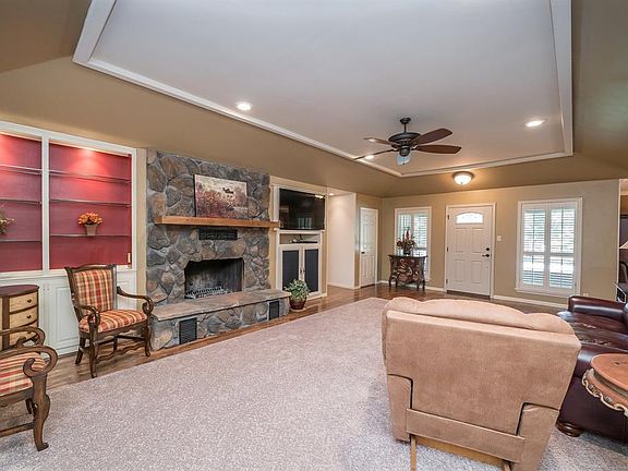 4th image of 141 Williamsburg Ln