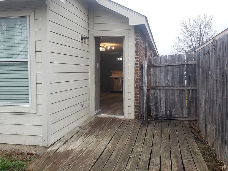 5005 Waterford Dr — Photo 7