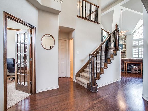 5th image of 220 Palomino Ct