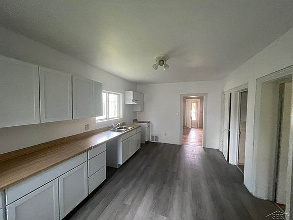 3rd image of 2222 McEwan St