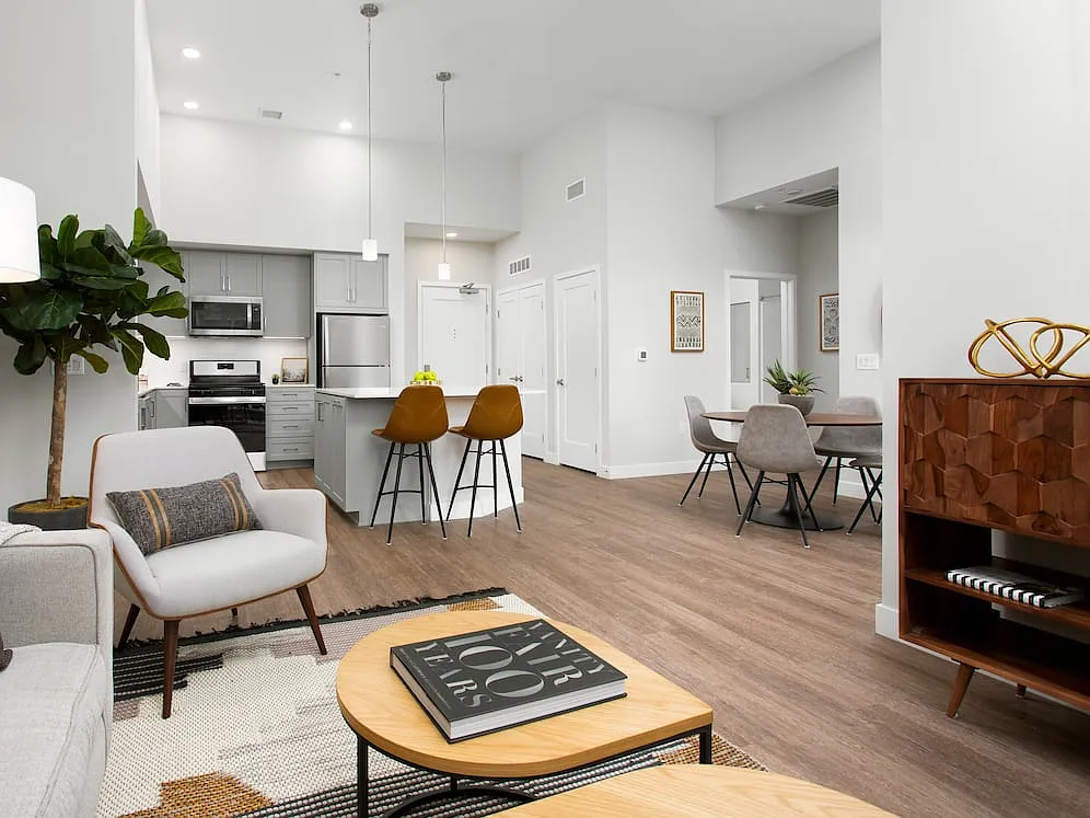 Avalon Monrovia — Photo 4