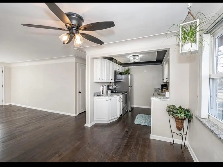 1072 Western Row Rd — Photo 2
