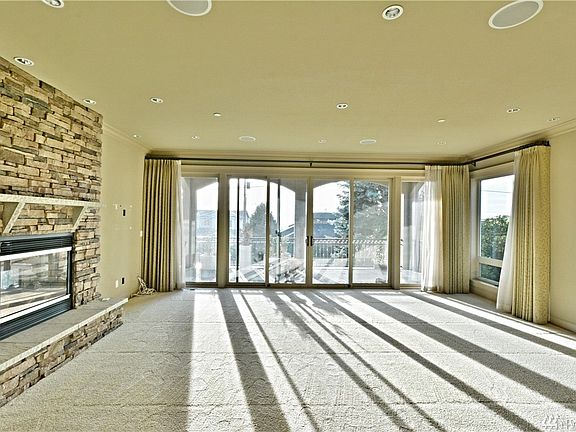 4th image of 310 8th Ave W