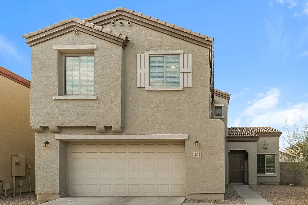 5 bed, 2.5 bath, 2426 sqft, $2,495 — Photo 1