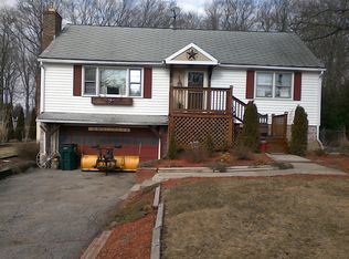 24 Colonial Dr, Prospect, CT 06712