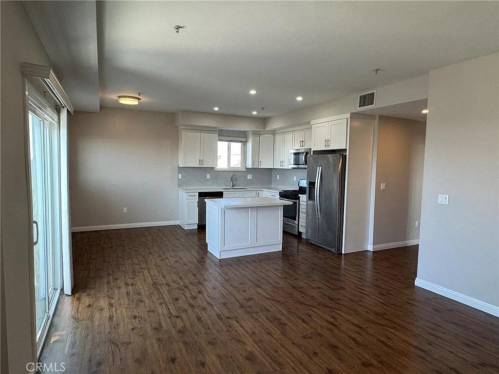 4 bed, 1669 sqft, $3,580 — Photo 4