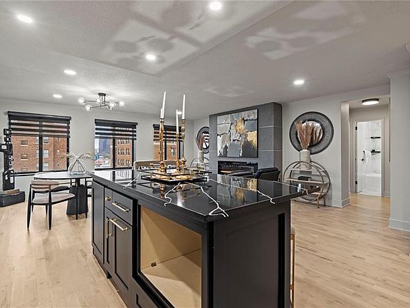 5th image of 221 W 48th St APT 706