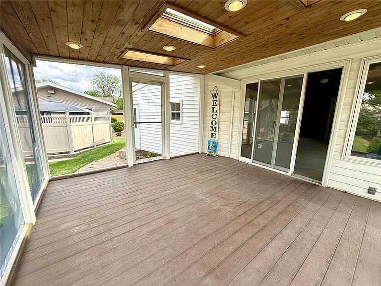 225 Sunrise Blvd — Photo 21