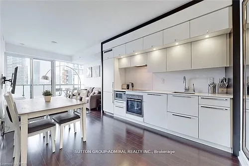15 Grenville St #3706 Photo 1