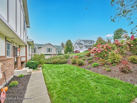 5th image of 121 Leland Dr