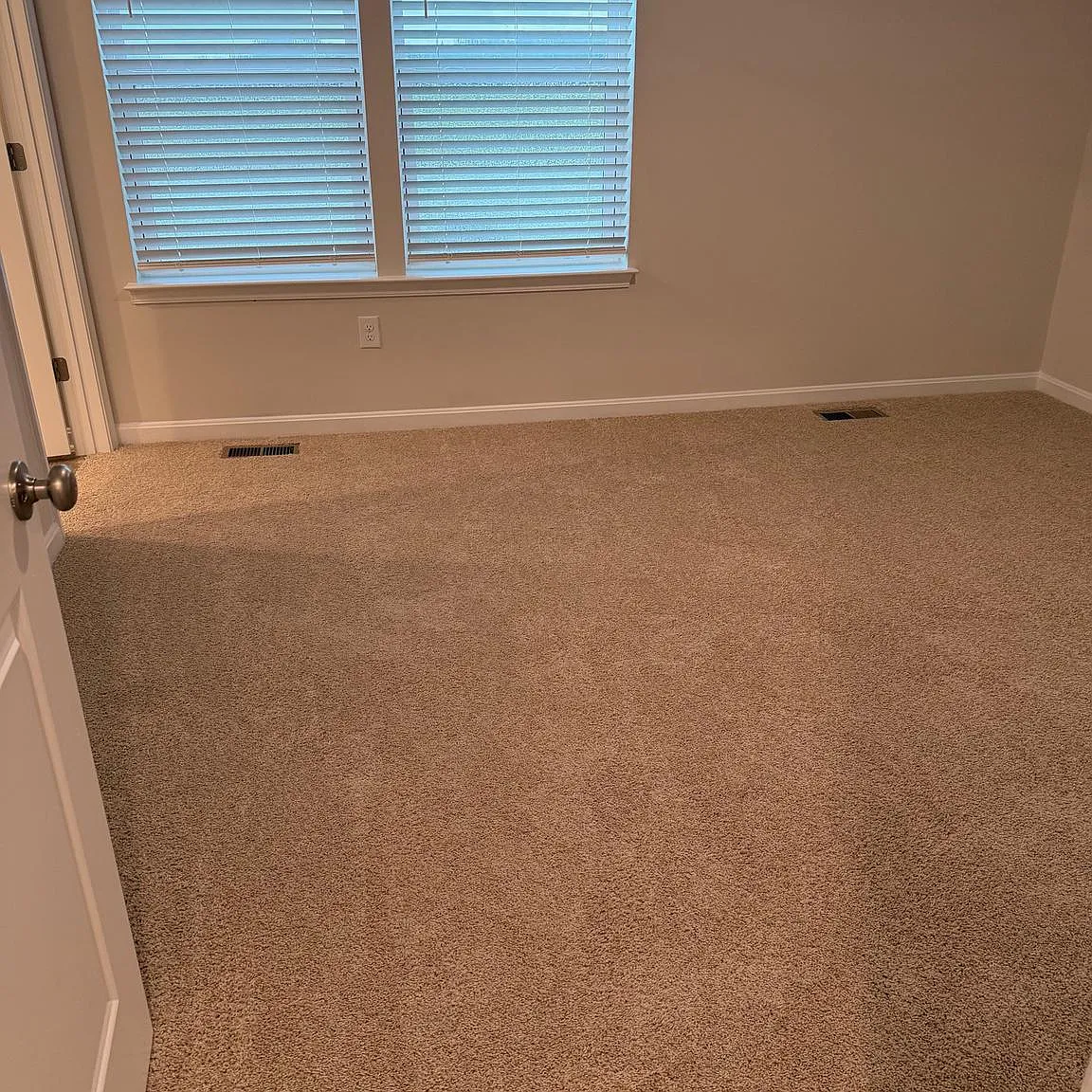 3 bed, 2.5 bath, 1365 sqft, $2,000 — Photo 4