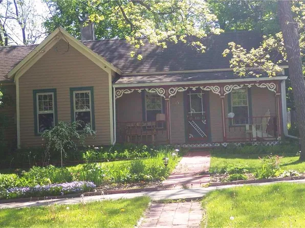 804 Maiden Ln, Decorah, IA 52101