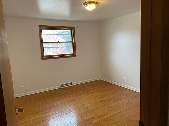4th image of 9807 W Lisbon Ave